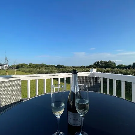 Newperran 102 - 2 Bedroom Country & Valley View Caravan *