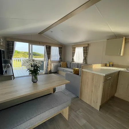 Newperran 102 - 2 Bedroom Country & Valley View Caravan Cubert
